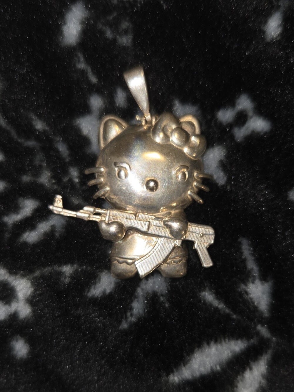 Hello Kitty Pendant with Rifle Charm - Picture 1 of 3